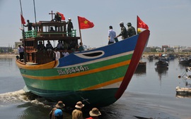 Đà Nẵng: Hạ thủy tàu dịch vụ nghề cá lớn nhất nước